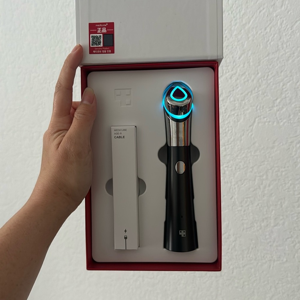 Medicube Age-R Booster-H Device